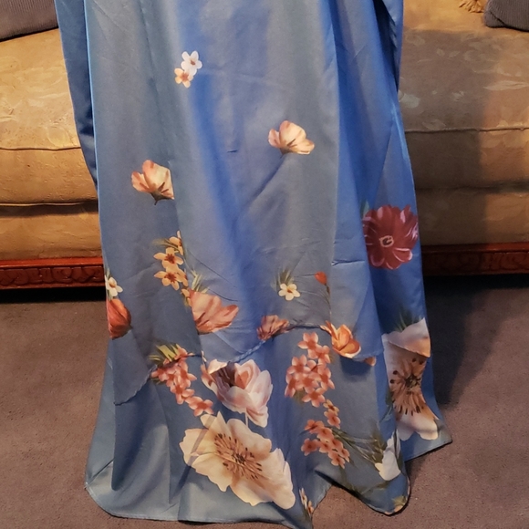 Dress. - Picture 4 of 4